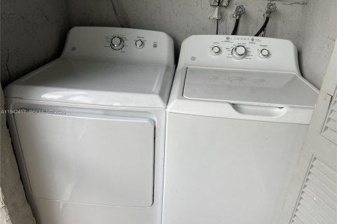 Condominio en venta en Miami, Florida, 2 dormitorios, 84.73 m2 № 1999952 - foto 17