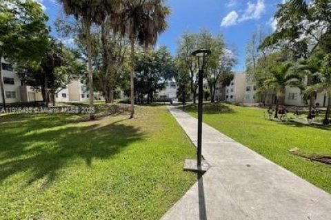 Copropriété à louer à Miami, Floride: 2 chambres, 80.45 m2 № 1971894 - photo 5