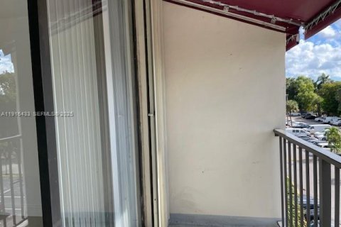 Copropriété à louer à Miami, Floride: 2 chambres, 80.45 m2 № 1971894 - photo 12