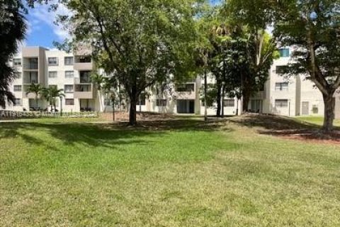 Copropriété à louer à Miami, Floride: 2 chambres, 80.45 m2 № 1971894 - photo 2