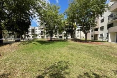 Copropriété à louer à Miami, Floride: 2 chambres, 80.45 m2 № 1971894 - photo 4