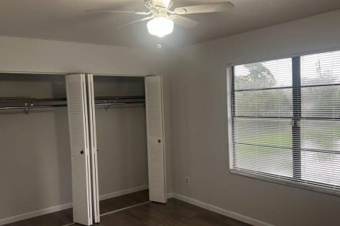 Condo in West Palm Beach, Florida, 2 bedrooms  № 2399686 - photo 11