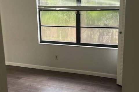 Condo in West Palm Beach, Florida, 2 bedrooms  № 2399686 - photo 8