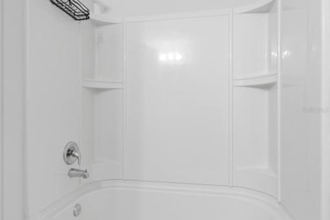 House in Sebring, Florida 5 bedrooms, 177.72 sq.m. № 2210450 - photo 30