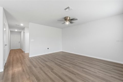House in Sebring, Florida 5 bedrooms, 177.72 sq.m. № 2210450 - photo 18