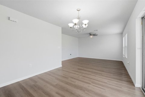 House in Sebring, Florida 5 bedrooms, 177.72 sq.m. № 2210450 - photo 17