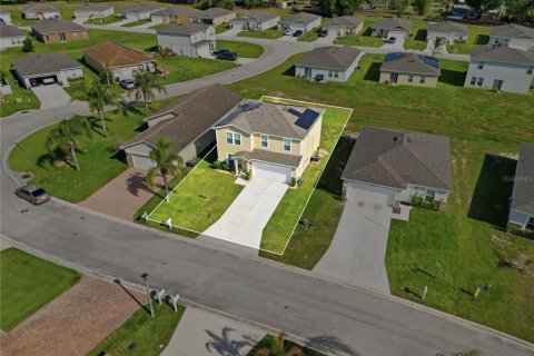 House in Sebring, Florida 5 bedrooms, 177.72 sq.m. № 2210450 - photo 12