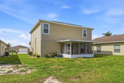 House in Sebring, Florida 5 bedrooms, 177.72 sq.m. № 2210450 - photo 10