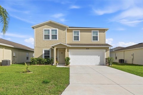 House in Sebring, Florida 5 bedrooms, 177.72 sq.m. № 2210450 - photo 2