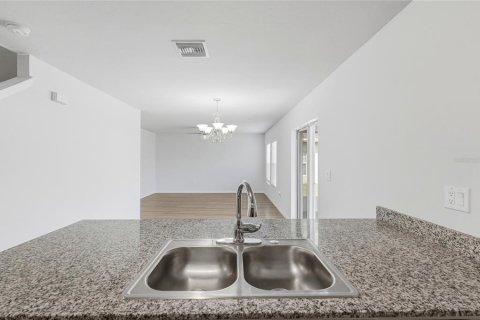 House in Sebring, Florida 5 bedrooms, 177.72 sq.m. № 2210450 - photo 24