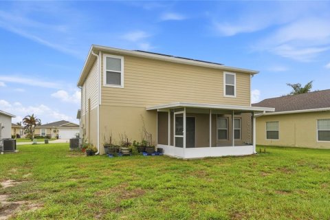 House in Sebring, Florida 5 bedrooms, 177.72 sq.m. № 2210450 - photo 9