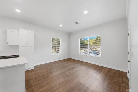 House in Orlando, Florida 4 bedrooms, 178.37 sq.m. № 2107116 - photo 5