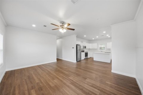 House in Orlando, Florida 4 bedrooms, 178.37 sq.m. № 2107116 - photo 11