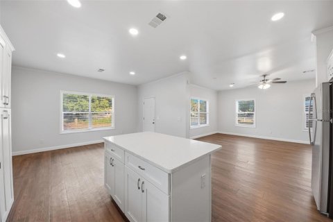 House in Orlando, Florida 4 bedrooms, 178.37 sq.m. № 2107116 - photo 9