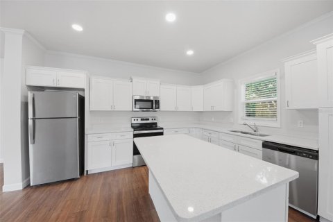 House in Orlando, Florida 4 bedrooms, 178.37 sq.m. № 2107116 - photo 8
