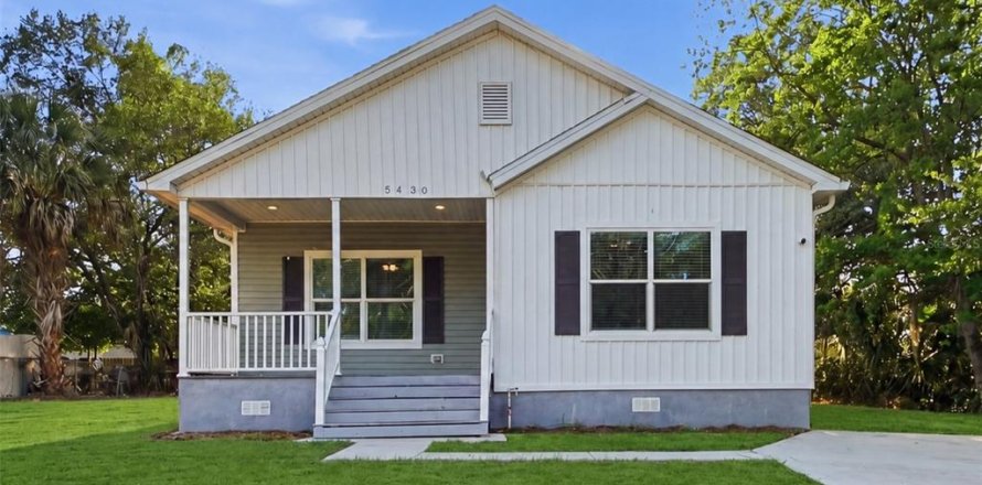 House in Orlando, Florida 4 bedrooms, 178.37 sq.m. № 2107116