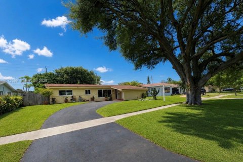 Villa ou maison à Hollywood, Floride 4 chambres, 134.52 m2 № 2305359
