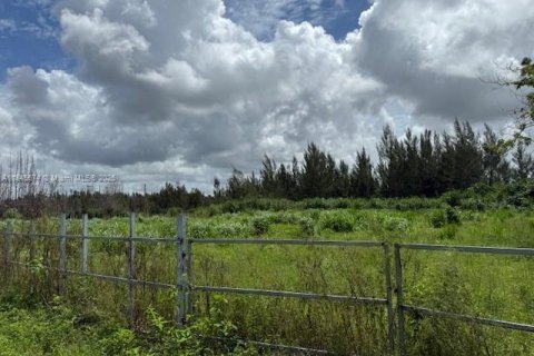 Commercial property in Miami-Dade, Florida № 1940630 - photo 5