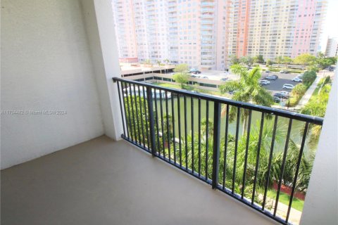 Condo in Sunny Isles Beach, Florida, 2 bedrooms  № 1942812 - photo 10
