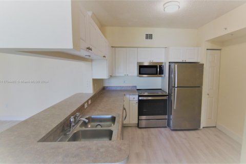 Condo in Sunny Isles Beach, Florida, 2 bedrooms  № 1942812 - photo 16