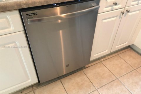 Condo in Sunny Isles Beach, Florida, 2 bedrooms  № 1942812 - photo 5