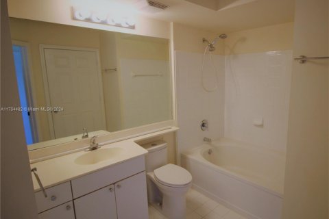 Condo in Sunny Isles Beach, Florida, 2 bedrooms  № 1942812 - photo 24