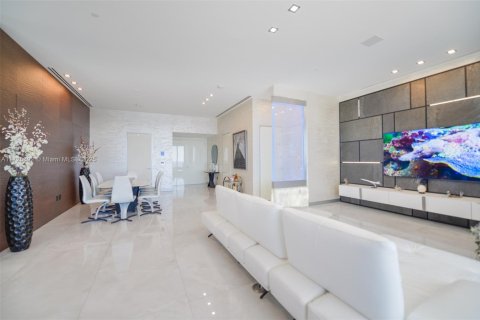 Condo in Sunny Isles Beach, Florida, 2 bedrooms  № 1928414 - photo 13