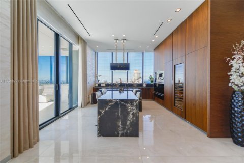 Condo in Sunny Isles Beach, Florida, 2 bedrooms  № 1928414 - photo 14