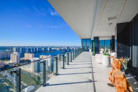 Condo in Sunny Isles Beach, Florida, 2 bedrooms  № 1928414 - photo 1
