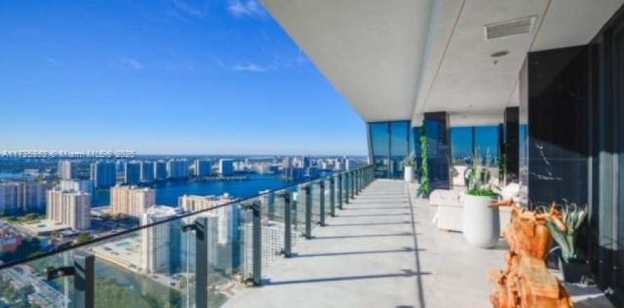 Condo in Sunny Isles Beach, Florida, 2 bedrooms  № 1928414