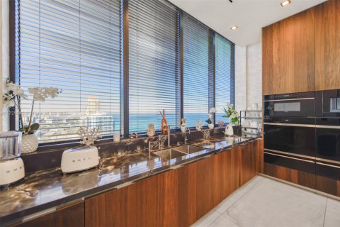 Condo in Sunny Isles Beach, Florida, 2 bedrooms  № 1928414 - photo 9