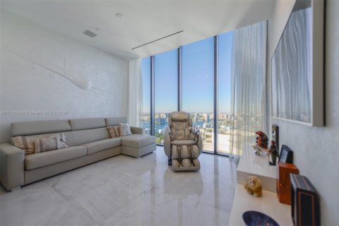Condo in Sunny Isles Beach, Florida, 2 bedrooms  № 1928414 - photo 28