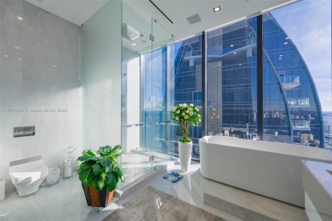 Condo in Sunny Isles Beach, Florida, 2 bedrooms  № 1928414 - photo 21