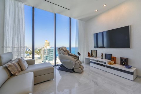 Condo in Sunny Isles Beach, Florida, 2 bedrooms  № 1928414 - photo 25