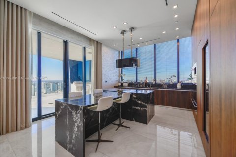 Condo in Sunny Isles Beach, Florida, 2 bedrooms  № 1928414 - photo 8