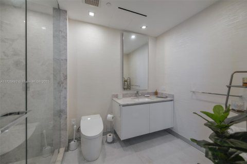 Condo in Sunny Isles Beach, Florida, 2 bedrooms  № 1928414 - photo 26