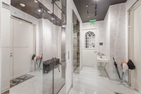 Condo in Sunny Isles Beach, Florida, 2 bedrooms  № 1928414 - photo 29