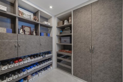 Condo in Sunny Isles Beach, Florida, 2 bedrooms  № 1928414 - photo 24