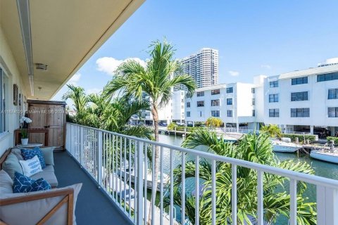 Снять в аренду кондоминиум в Норт-Майами-Бич, Флорида 1 спальня, 79.9м2, № 1985117 - фото 17