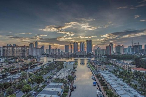 Снять в аренду кондоминиум в Норт-Майами-Бич, Флорида 1 спальня, 79.9м2, № 1985117 - фото 12