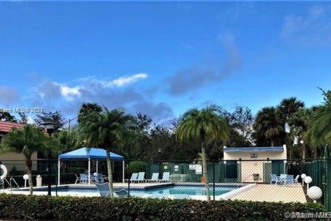 Condo in Weston, Florida, 2 bedrooms  № 1635576 - photo 10