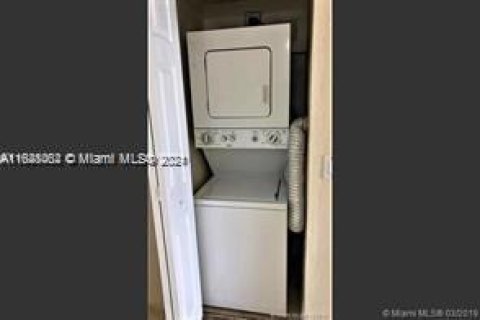 Condo in Weston, Florida, 2 bedrooms  № 1635576 - photo 9