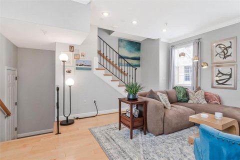 Townhouse in Tampa, Florida 3 bedrooms, 144.28 sq.m. № 2151533 - photo 5