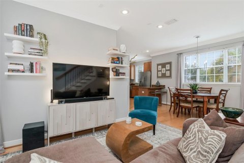 Townhouse in Tampa, Florida 3 bedrooms, 144.28 sq.m. № 2151533 - photo 11
