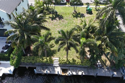 Купить земельный участок в Лайтхаус-Пойнт, Флорида № 1952308 - фото 1