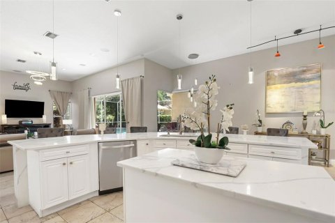 House in Wesley Chapel, Florida 5 bedrooms, 361.48 sq.m. № 2115265 - photo 9
