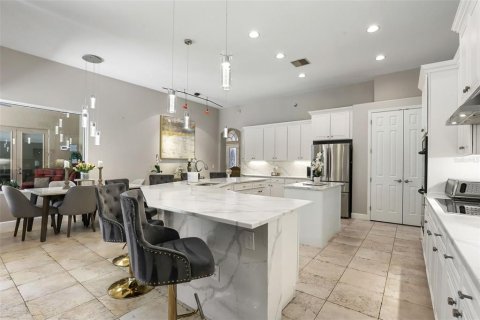 House in Wesley Chapel, Florida 5 bedrooms, 361.48 sq.m. № 2115265 - photo 6