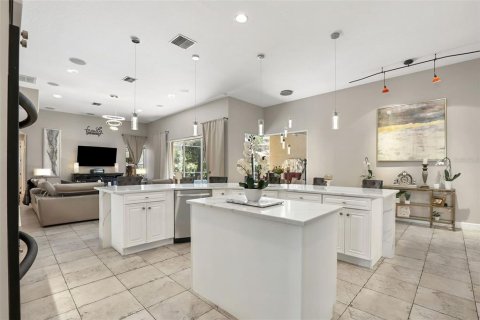 House in Wesley Chapel, Florida 5 bedrooms, 361.48 sq.m. № 2115265 - photo 12