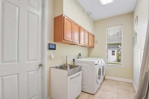 House in Wesley Chapel, Florida 5 bedrooms, 361.48 sq.m. № 2115265 - photo 16