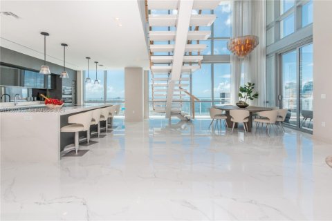 Купить кондоминиум в Майами, Флорида 4 спальни, 371.14м2, № 2051873 - фото 9